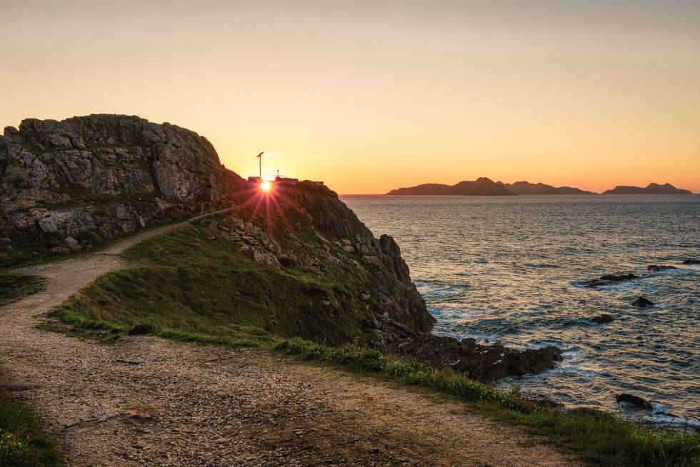Un atardecer en Monteferro, cerca del faro de Punta Lameda, en Nigrán (Vigo)