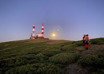 Plenilunio montañero en la Cuerda Larga Plenilunio montañero en la Cuerda Larga
