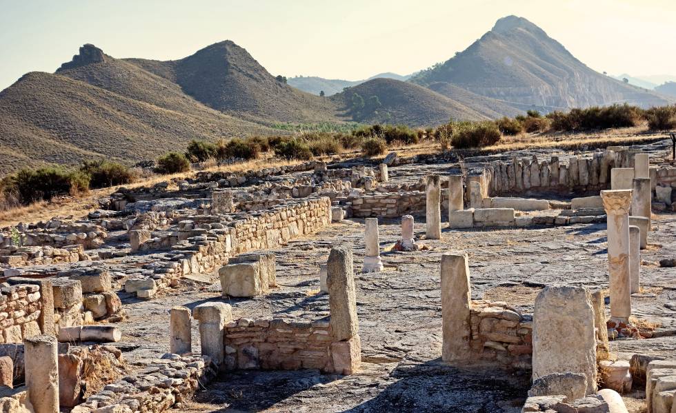El Tolmo de Minateda, ciudad trimilenaria habitada desde la Edad de Bronce hasta siglo X, es el conjunto arqueológico más importante de la provincia de Albacete.
