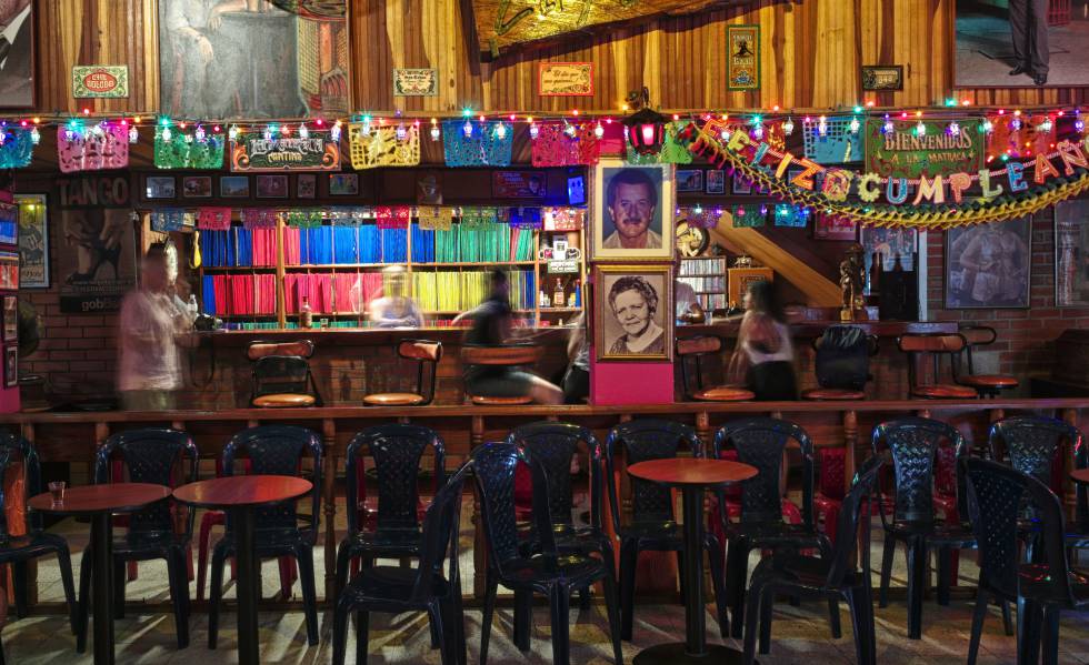 Barra de la 'viejoteca' La Matraca, en el barrio Obrero de Cali (Colombia).
