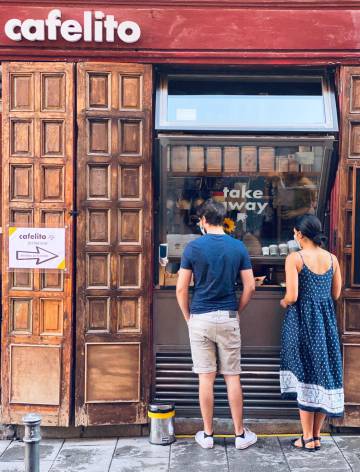 La barra exterior para llevar de Cafelito.