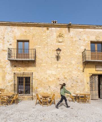 Exterior de Casa Taberna, en la villa de Pedraza.