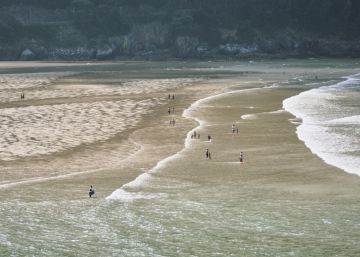Récord de banderas azules en España: 615 playas la lucirán este verano Récord de banderas azules en España: 615 playas la lucirán este verano