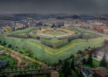 Jaca, entre románico y modernismo Jaca, entre románico y modernismo