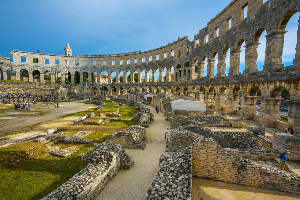 Interior del anfiteatro de Pula.