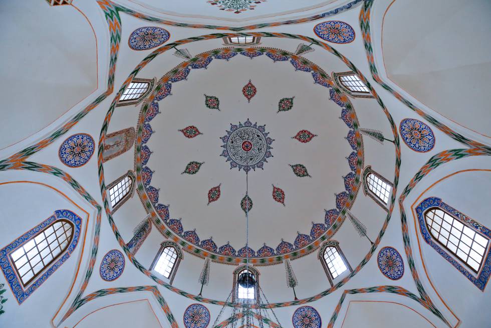 Detalle del techo de la mezquita de Baščaršija.