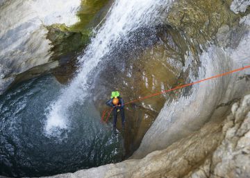 Rápel en los cañones de la sierra de Guara y otros nueve bautismos aventureros en España Rápel en los cañones de la sierra de Guara y otros nueve bautismos aventureros en España