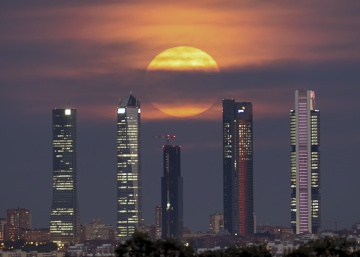 Una década fotografiando las cinco torres de Madrid Una década fotografiando las cinco torres de Madrid