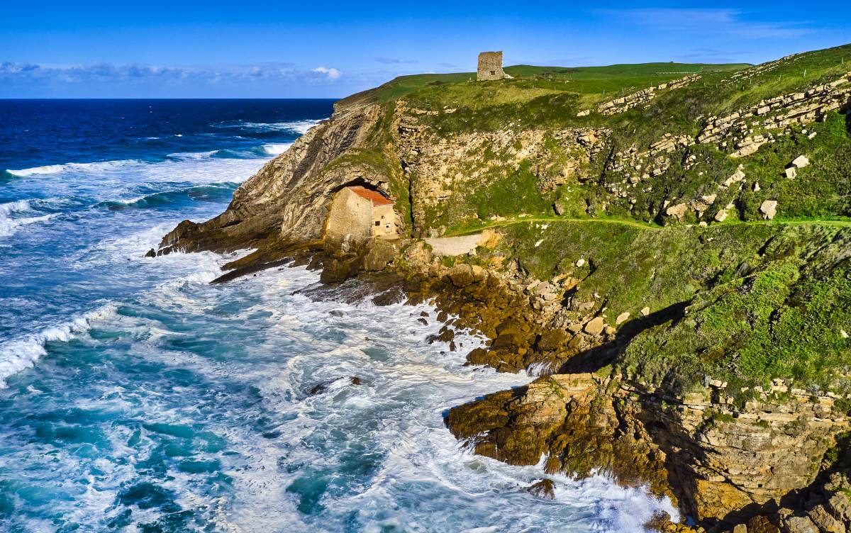 El ángel exterminador y otras curiosidades de la costa de Cantabria