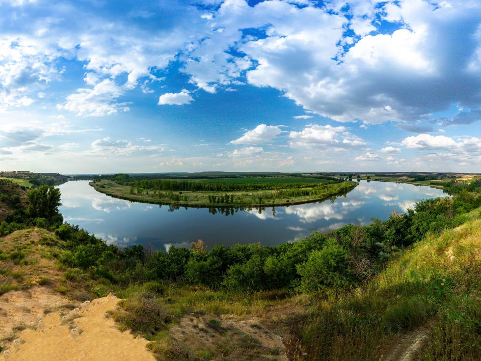 Vista del meandro que forma el río Duero en Castronuño (Valladolid).
