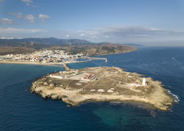 Vista aérea de Tarifa y la isla de Las Palomas (Cádiz).