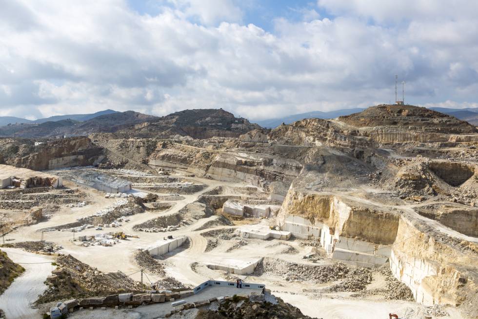 Vista de la cantera de Macael desde el mirador de Cosentino.
