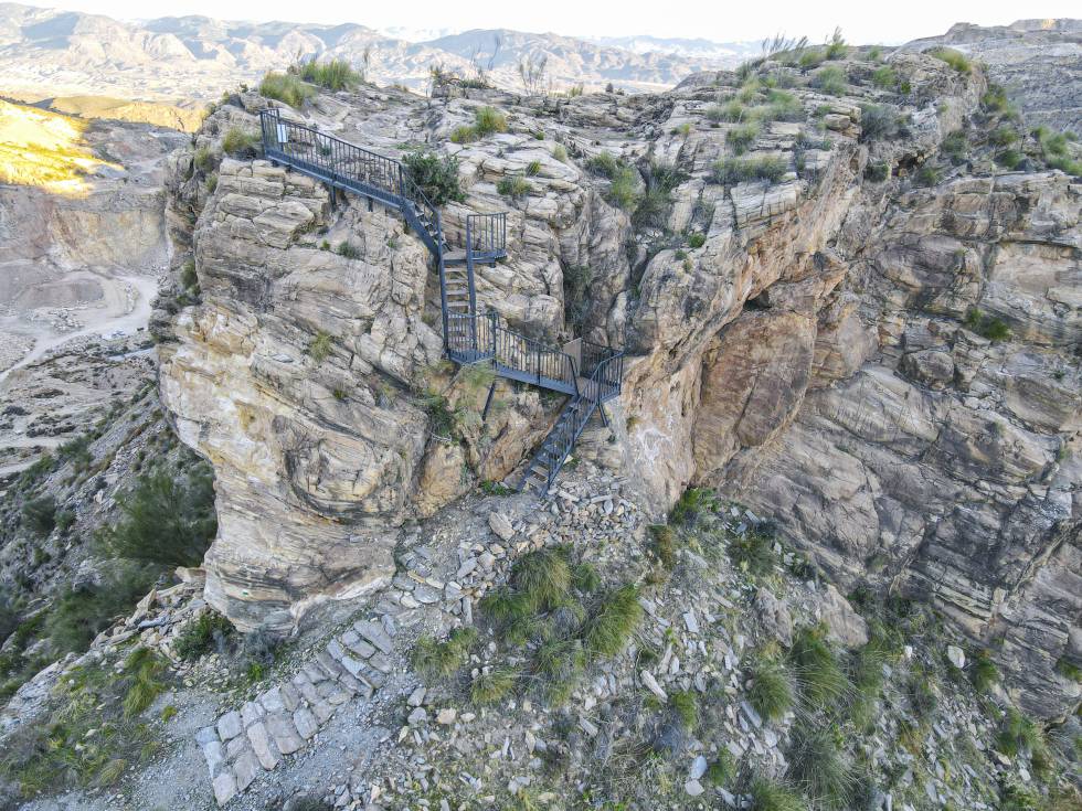 El sendero que sube a Macael Viejo.