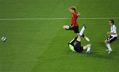 Espa&ntilde;a regresa a la cima 44 a&ntilde;os despu&eacute;s con el gol de Torres en Viena