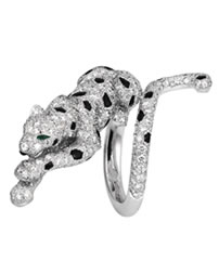 Anillo en oro blanco con esmeraldas ónix y diamantes CARTIER 60.500€
LEXUS NX
