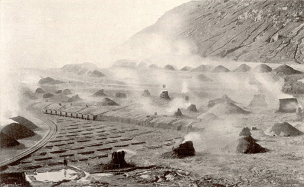 Teleras de calcinación del mineral en Riotinto (Huelva) en 1909