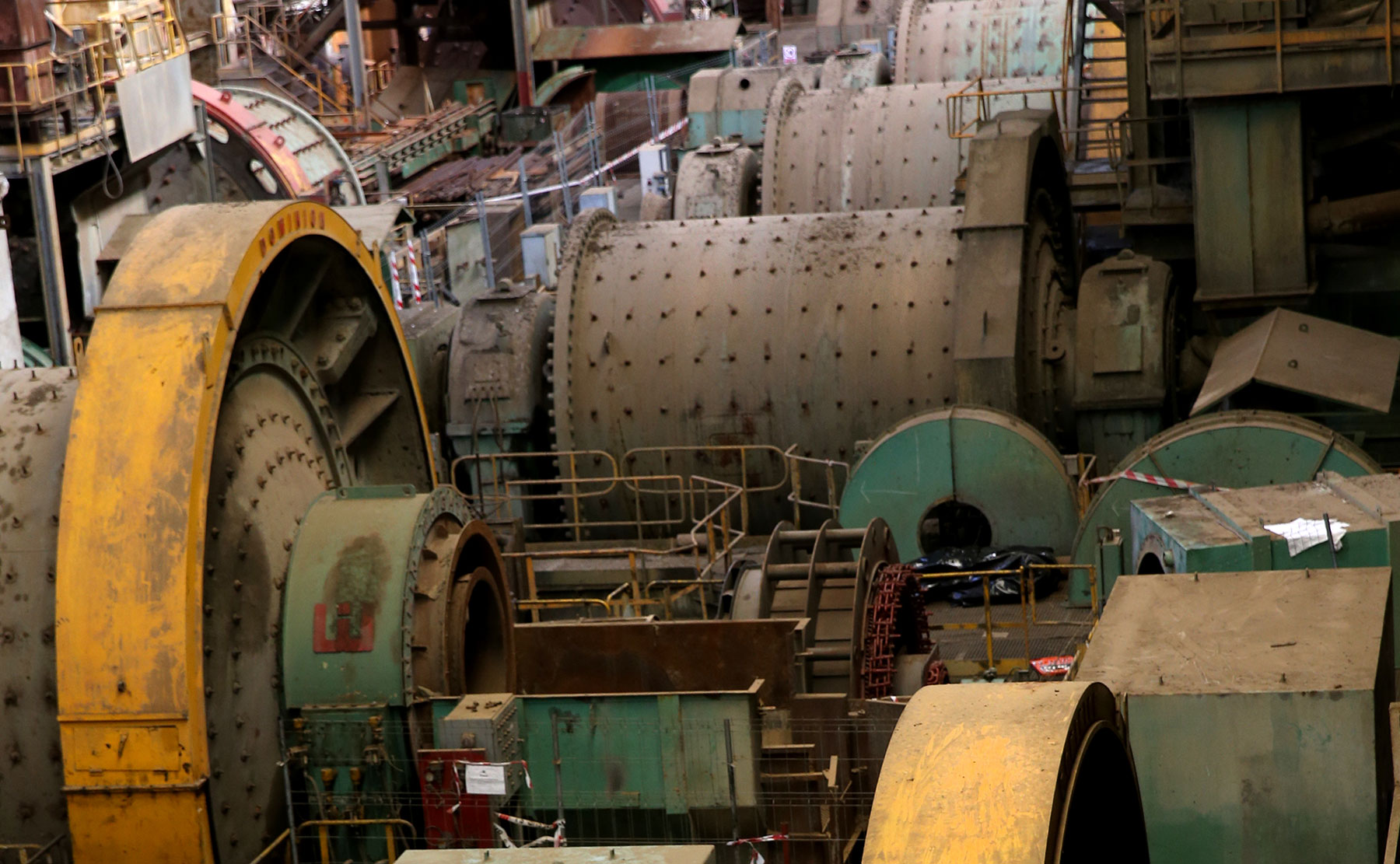 Máquinas donde se machaca y se procesa el mineral hasta obtener el cobre.