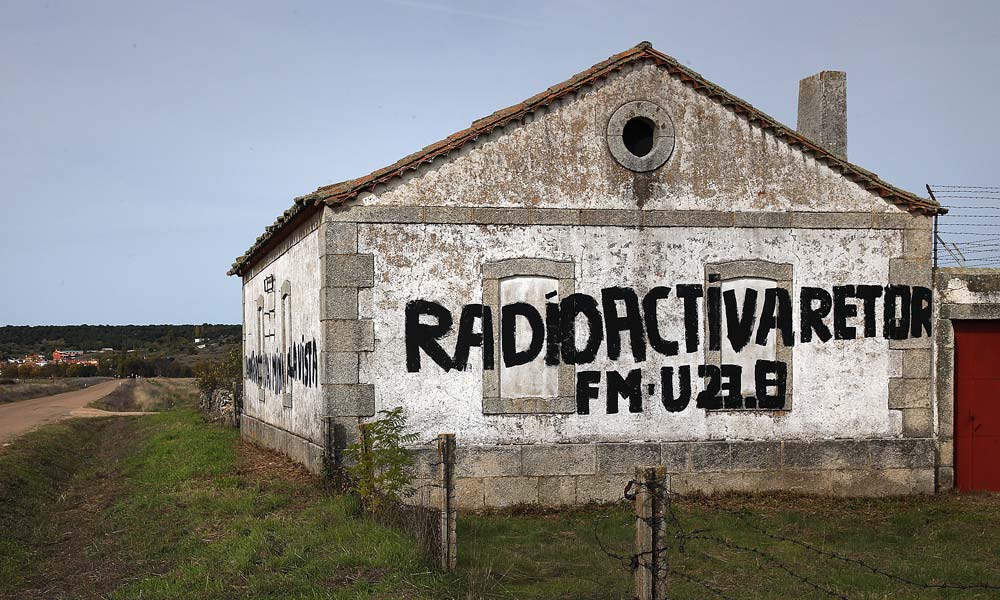 Pintadas de protesta con el proyecto de mina de uranio en los alrededores de Retortillo (Salamanca)
