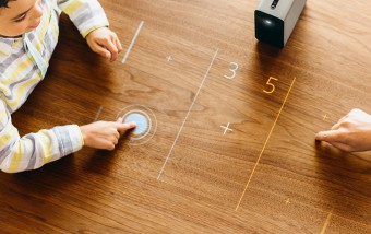 Sony lanza Xperia Touch, un proyector que convierte en táctil cualquier superficie Sony lanza Xperia Touch, un proyector que convierte en táctil cualquier superficie