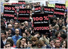 Cientos de miles de franceses salen a la calle para expresar su rechazo a Le Pen