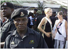 Los enfrentamientos prosiguen en Nigeria pese a la suspensión del concurso de Miss Mundo