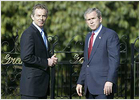 Blair y Bush afirman que la ONU desempeñará un papel