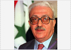 El ex viceprimer ministro de Irak Tarek Aziz se entrega a las tropas estadounidenses