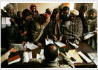 Pakistán declara el toque de queda en la región afectada por los enfretamientos con los talibanes