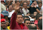 Los sondeos a pie de urna dan una amplia victoria para Hugo Chávez