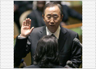 Ban Ki-Moon jura su cargo como nuevo secretario general de la ONU