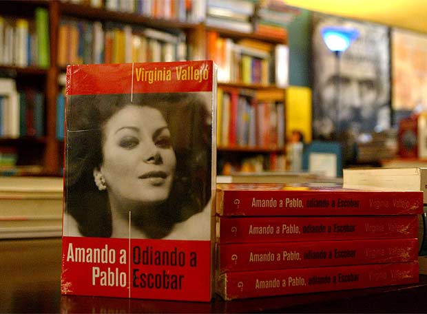 Ejemplares del libro 'Amando a Pablo, odiando a Escobar