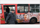 Un autobús con retratos de Stalin genera división en San Petersburgo