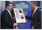 Obama y la corbata de Gibbs
