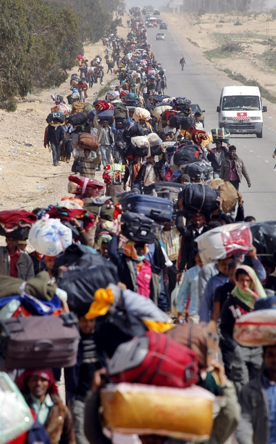 FOTOGALERIA: Fila de inmigrantes en Ras El Adjir