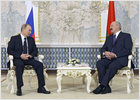El régimen de Lukashenko devalúa la moneda nacional para contener la crisis económica
