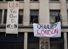 Ocupa Londres toma un edificio que pertenece a un banco