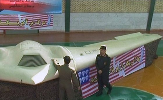 Imagen de la televisión iraní que muestra a un supuesto 'drone' estadounidense capturado por Teherán.