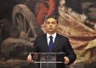 Bruselas opta por el perfil bajo ante la Constitución de Hungría