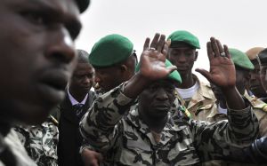 El golpista Sanogo llega el jueves al aeropuerto de Bamako para manifestarse con sus leales.
