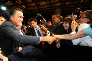 Los candidatos confrontan sus políticas migratorias ante la comunidad hispana