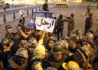 La oposición rodea el palacio presidencial en El Cairo La oposición rodea el palacio presidencial en El Cairo