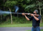 La Casa Blanca publica una fotografía de Obama disparando