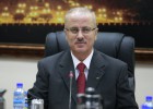 Abbas fuerza al primer ministro palestino a quedarse en el cargo