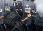 Miles de policías bloquean el Congreso ante las protestas
