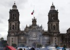 El Gobierno desaloja a los maestros consciente de que sigue la oposición