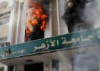 Os seguidores de Morsi incendeiam as universidades no Egito