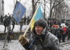 Los manifestantes mantienen el ‘frente de Kiev’
