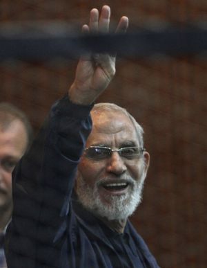 Egipto condena a muerte al líder de los Hermanos Musulmanes