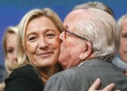 Frente Nacional reelege Marine Le Pen com os olhos no Eliseu Frente Nacional reelege Marine Le Pen com os olhos no Eliseu