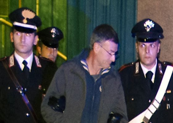 Els Carabinieri italians arresten Massimo Carminati a Roma, la nit del 2 de desembre.